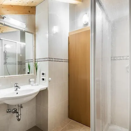 Mirabell Aparthotel 2*